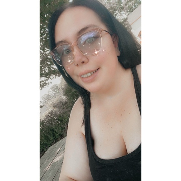 Meet your Posher, Hailey - Picture 5 of 5